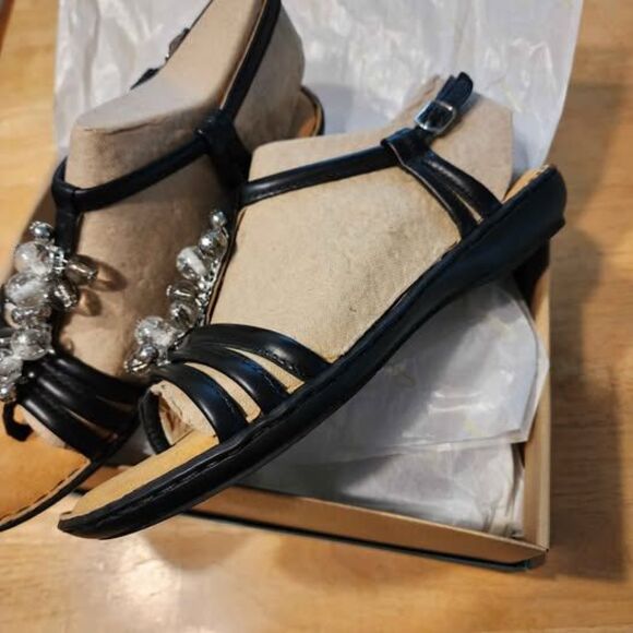 Women’s Clark’s Leather T-strap Bauble Bead Sandals Sz 8 - New in Box Old Stock! - Picture 2 of 6